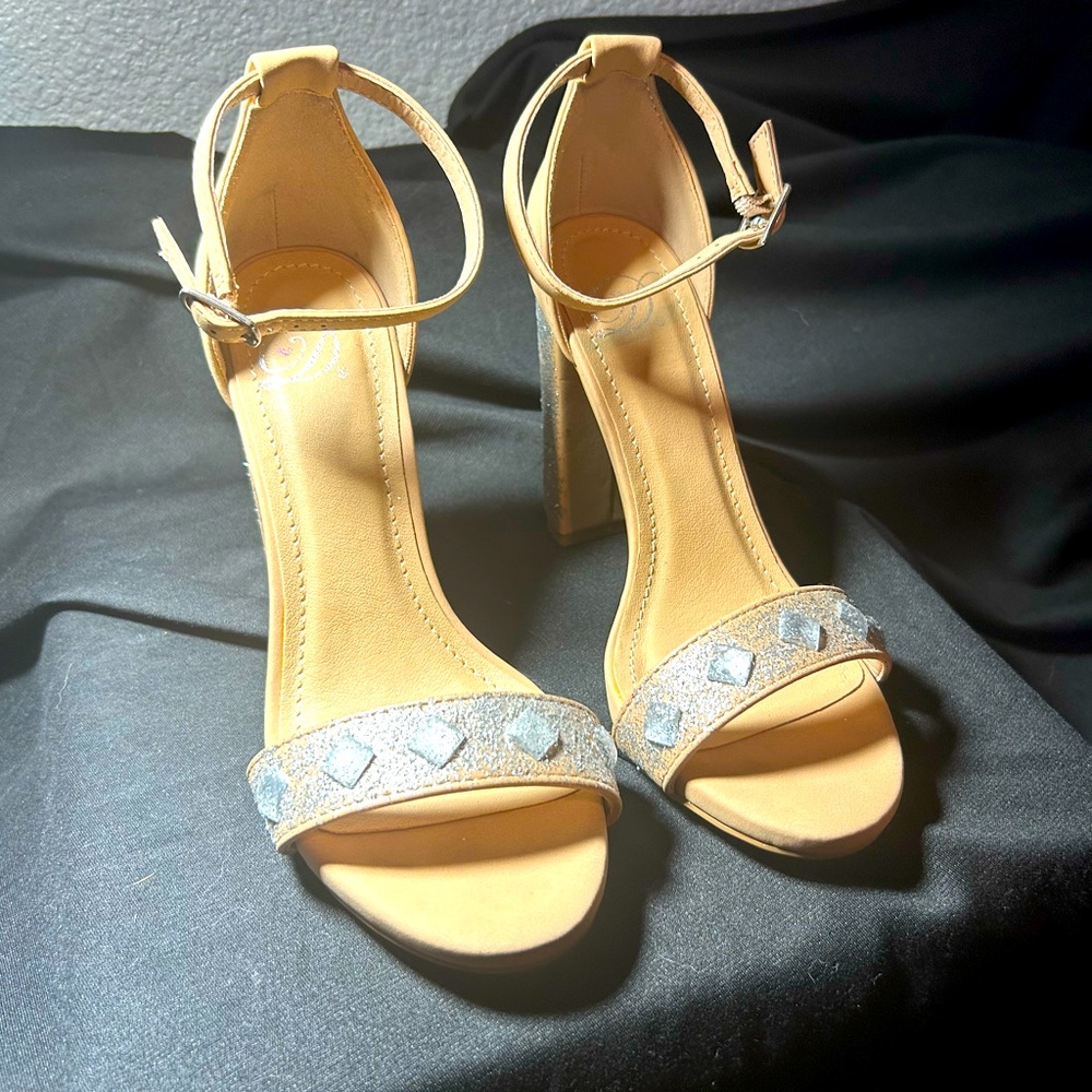 Brand (Delicious) Beige high heels sandals with added silver glitter size 5.5